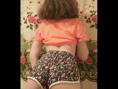 ❤️ Una ghjovana sexy si spoglia i pantaloncini davanti à a camera ❤️ Video sessu à co.bookland.top ❌