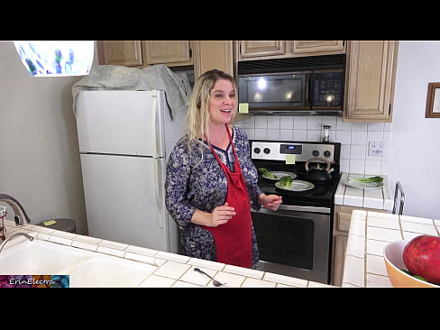 ❤️ Stepmom u munghje in cucina prima di a so data ❤️ Video sessu à co.bookland.top ❌