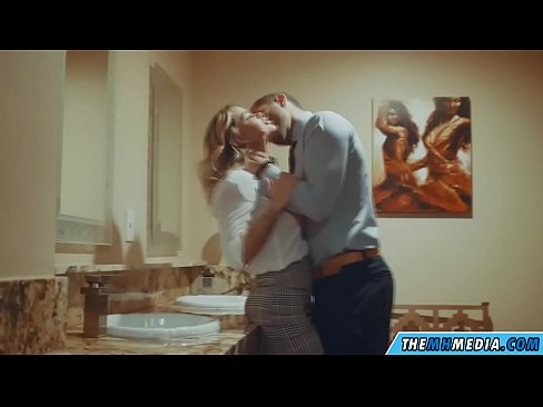 ❤️ Quandu una bionda tettona ti seduce in un bagnu publicu ❤️ Video sessu à co.bookland.top ❌
